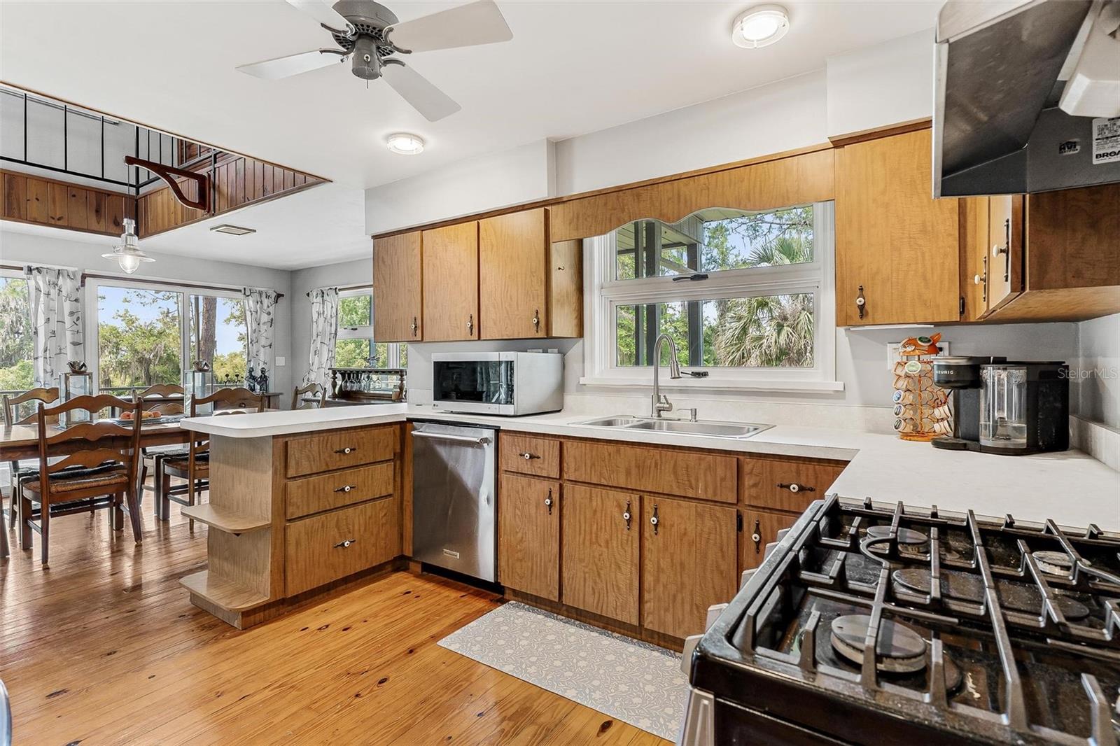 Listing photo id 17 for 7373 Circle Drive