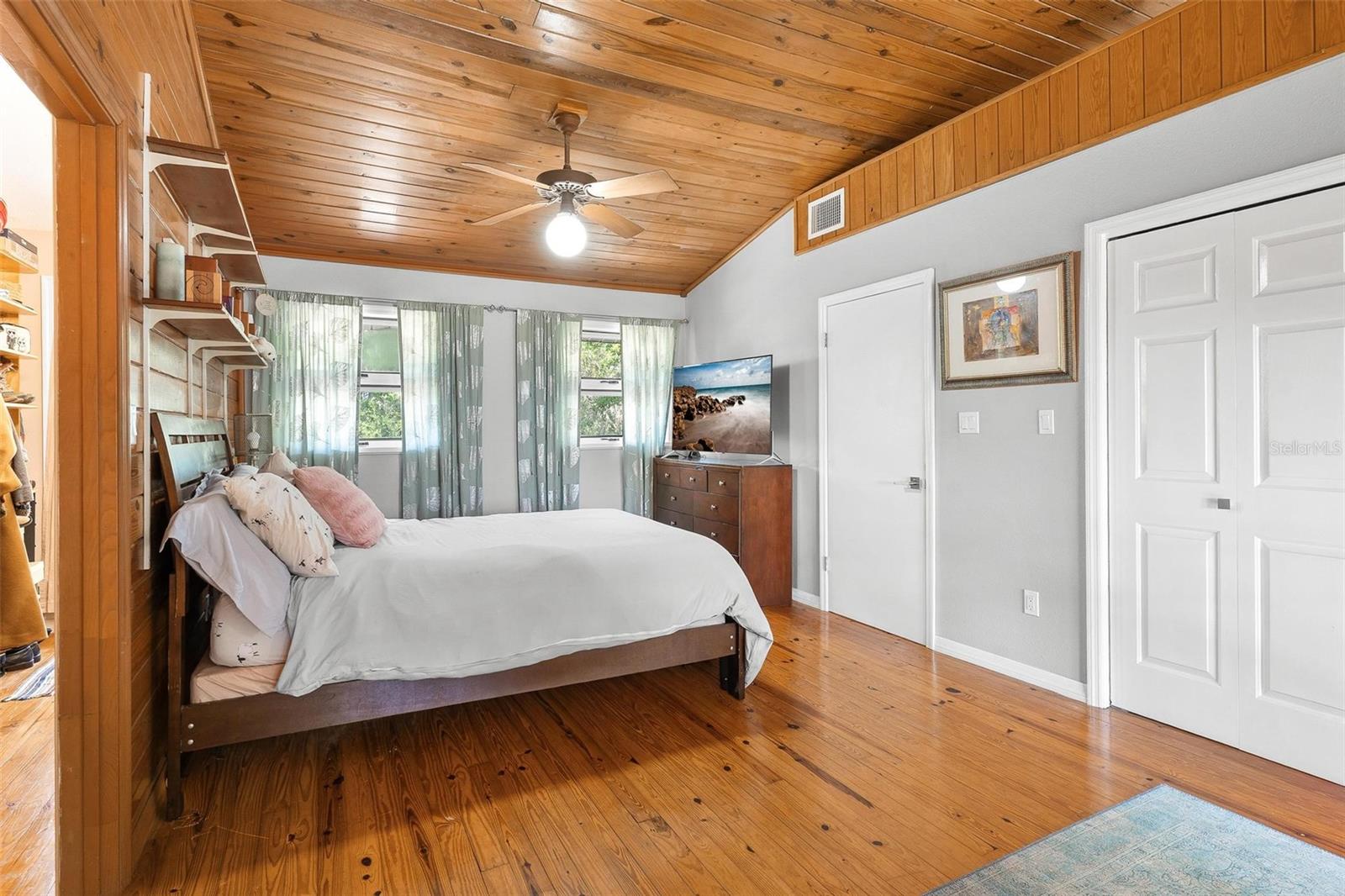 Listing photo id 22 for 7373 Circle Drive