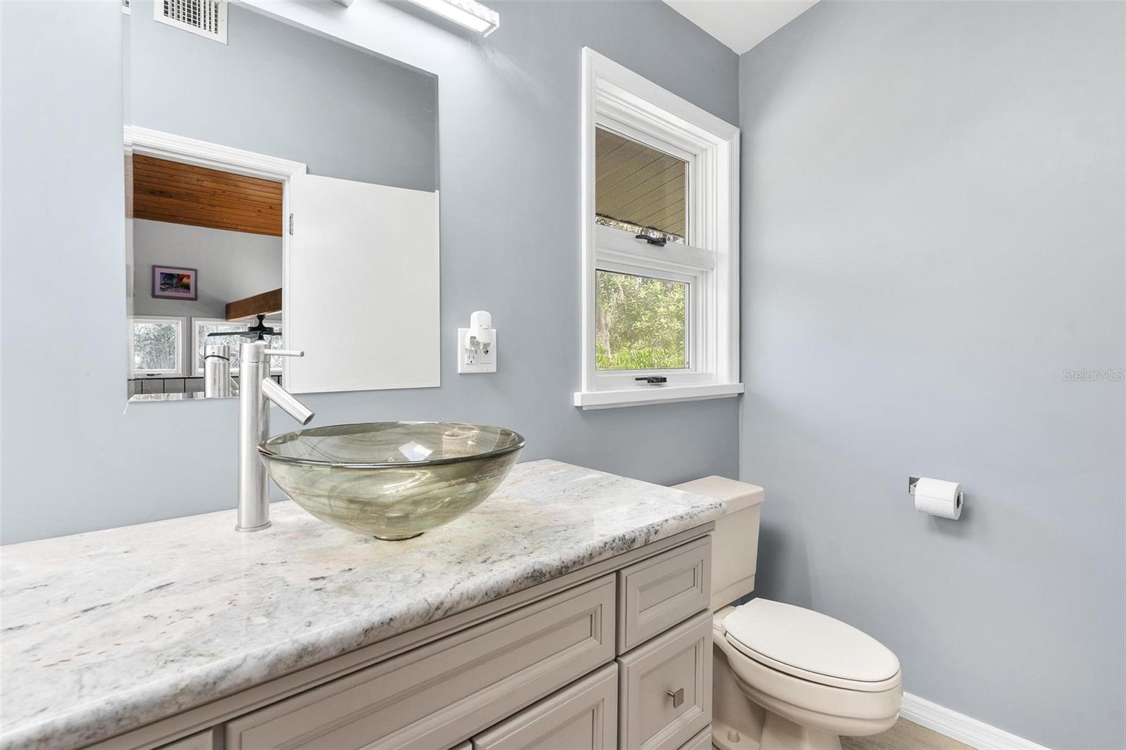 Listing photo id 24 for 7373 Circle Drive