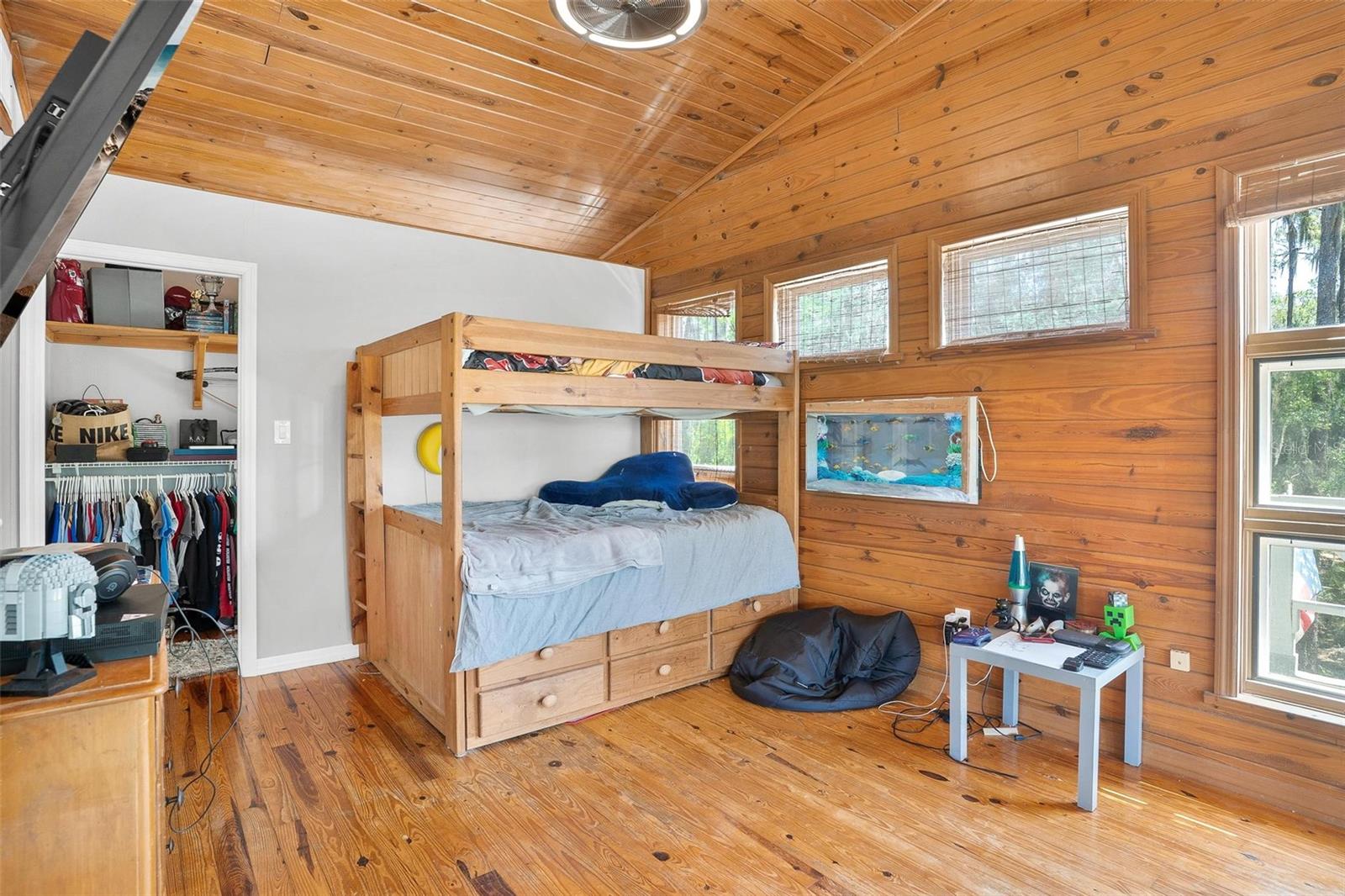 Listing photo id 26 for 7373 Circle Drive