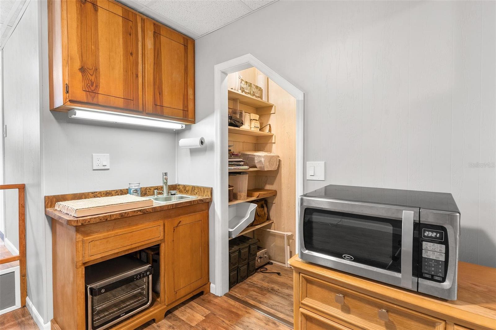 Listing photo id 31 for 7373 Circle Drive