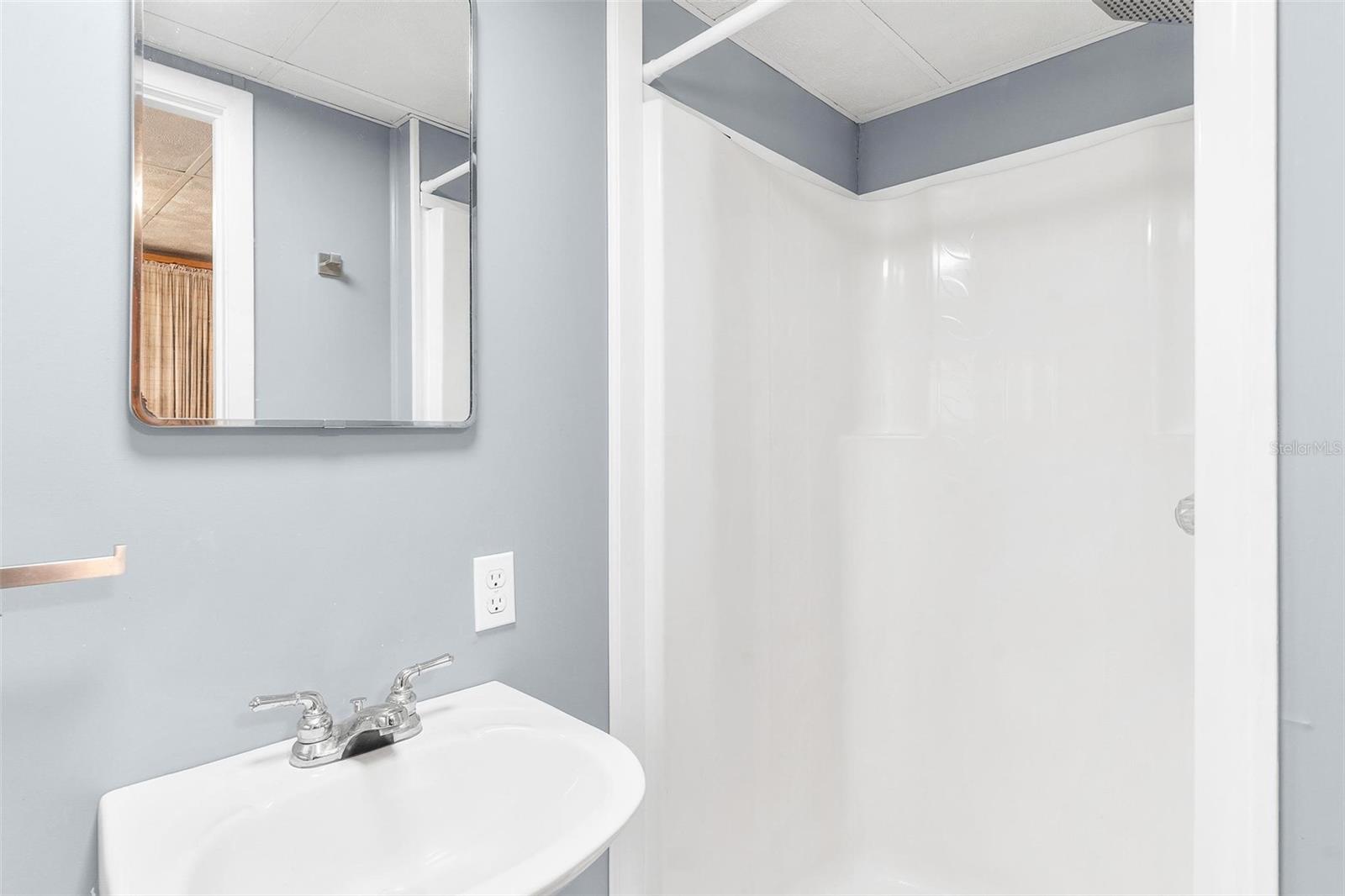Listing photo id 34 for 7373 Circle Drive