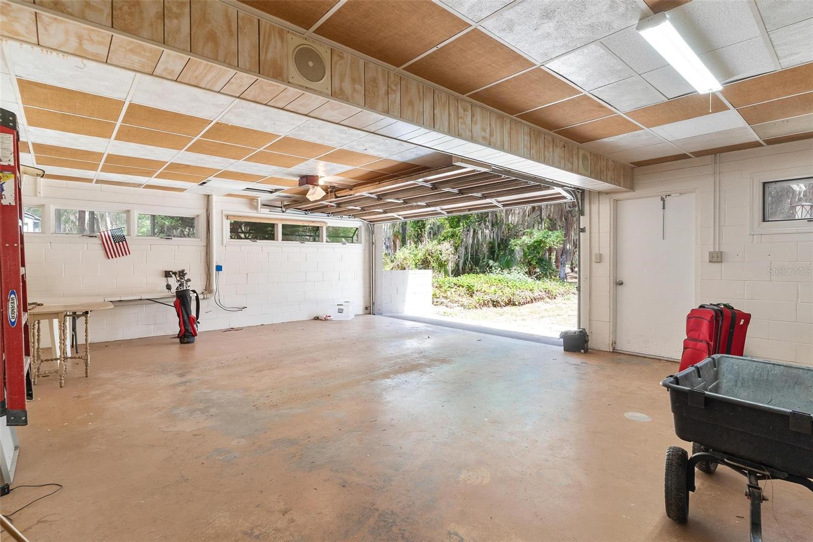 Listing photo id 35 for 7373 Circle Drive