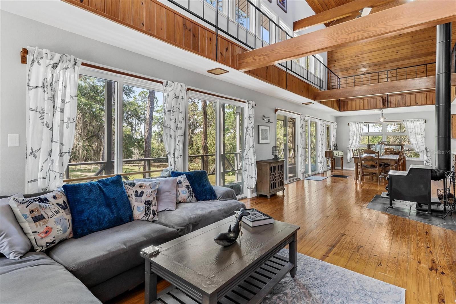 Listing photo id 4 for 7373 Circle Drive