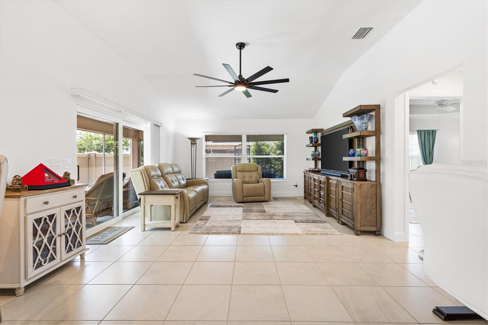 Image 21 of 47 For 5554 Millican Avenue