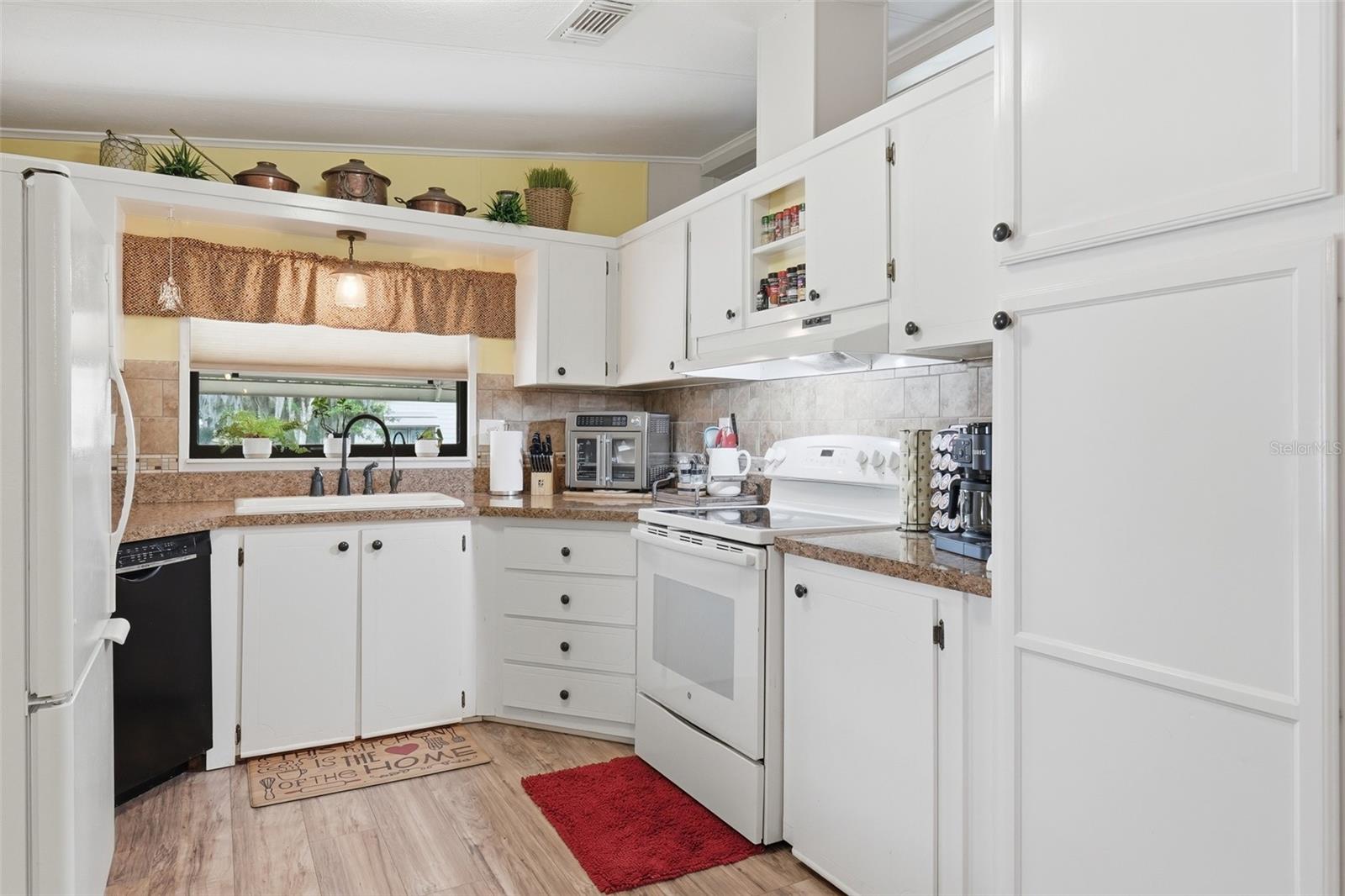 Image 10 of 27 For 111 Winterberry Avenue