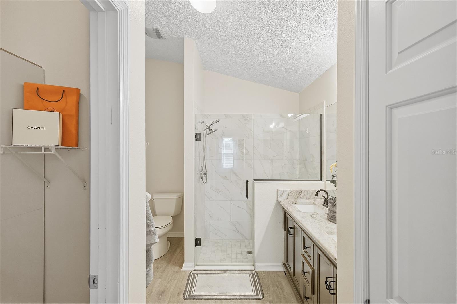 Image 17 of 38 For 661 Sherwood Street