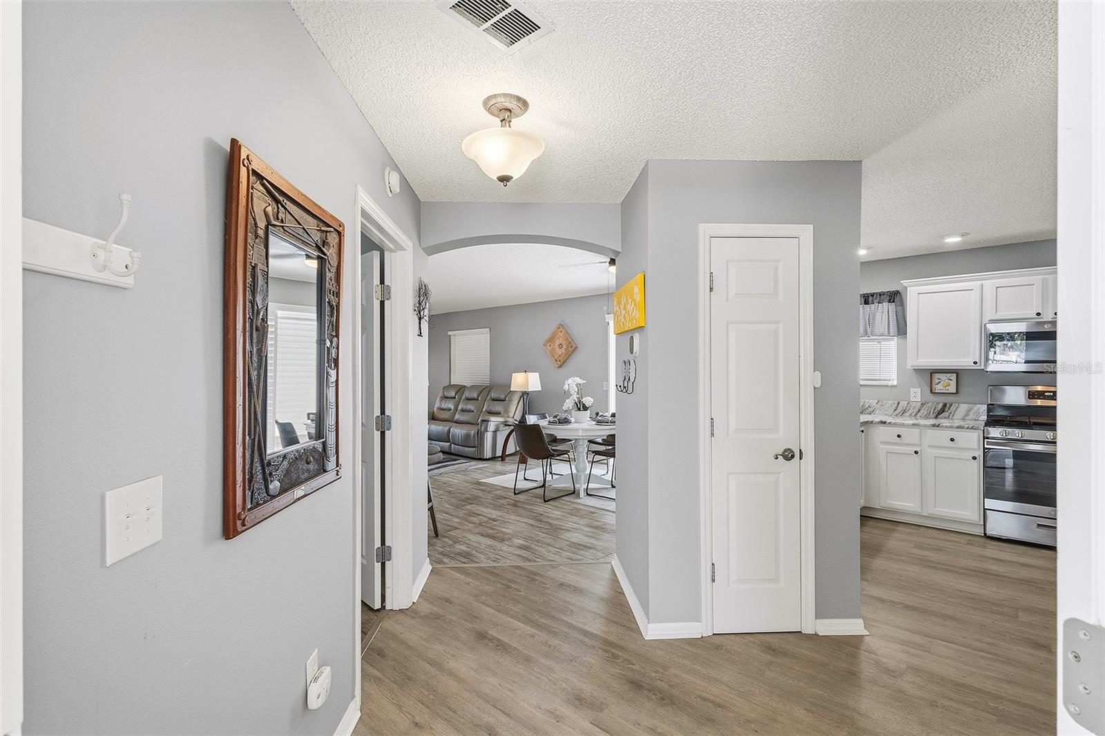 Image 4 of 38 For 661 Sherwood Street