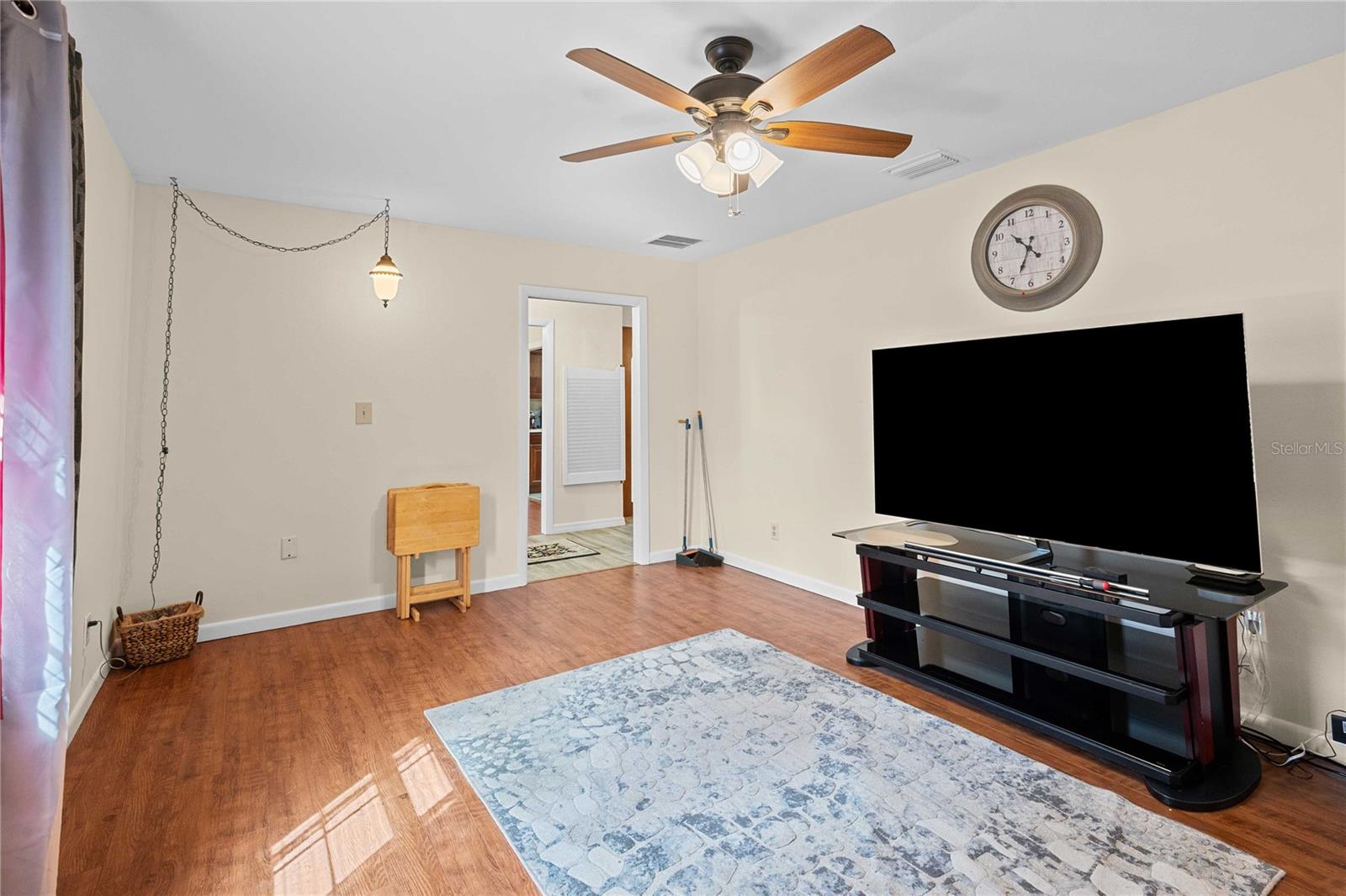 Listing photo id 8 for 2122 Ramblewood Lane