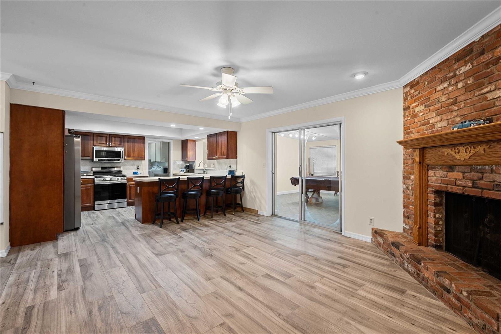 Listing photo id 12 for 2122 Ramblewood Lane