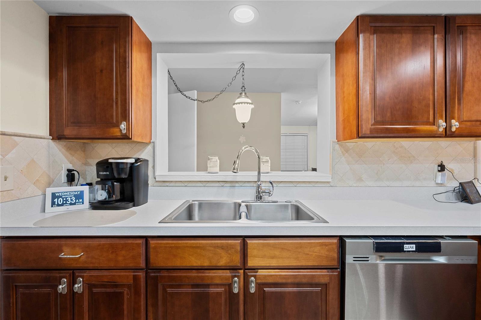 Listing photo id 15 for 2122 Ramblewood Lane