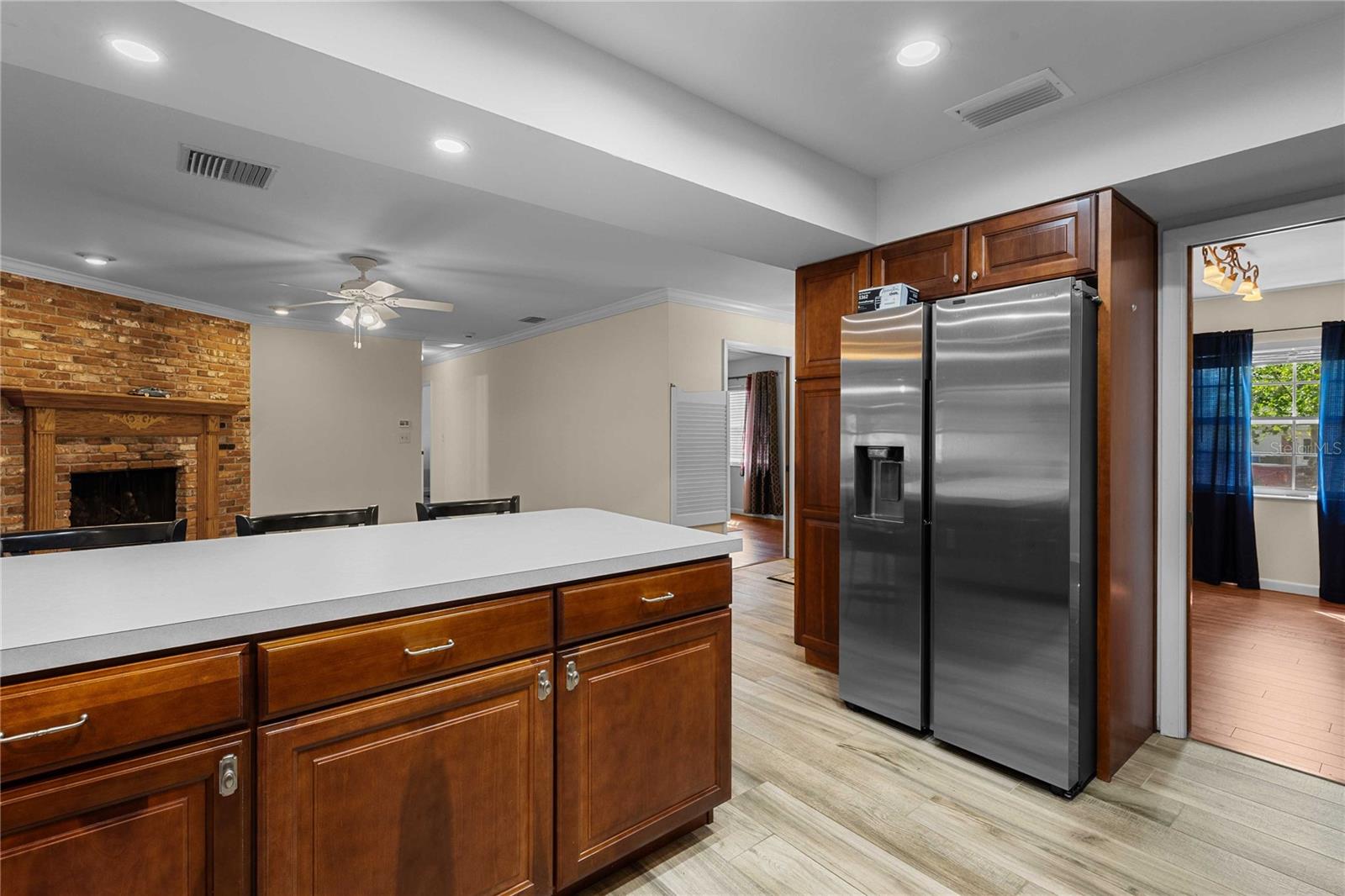 Listing photo id 16 for 2122 Ramblewood Lane