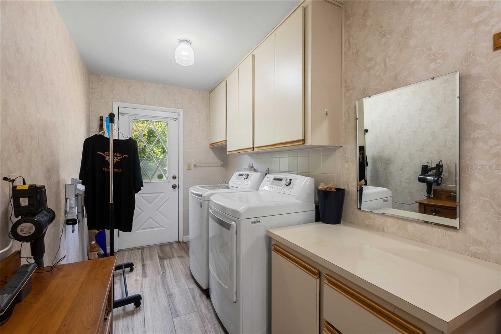 Listing photo id 17 for 2122 Ramblewood Lane