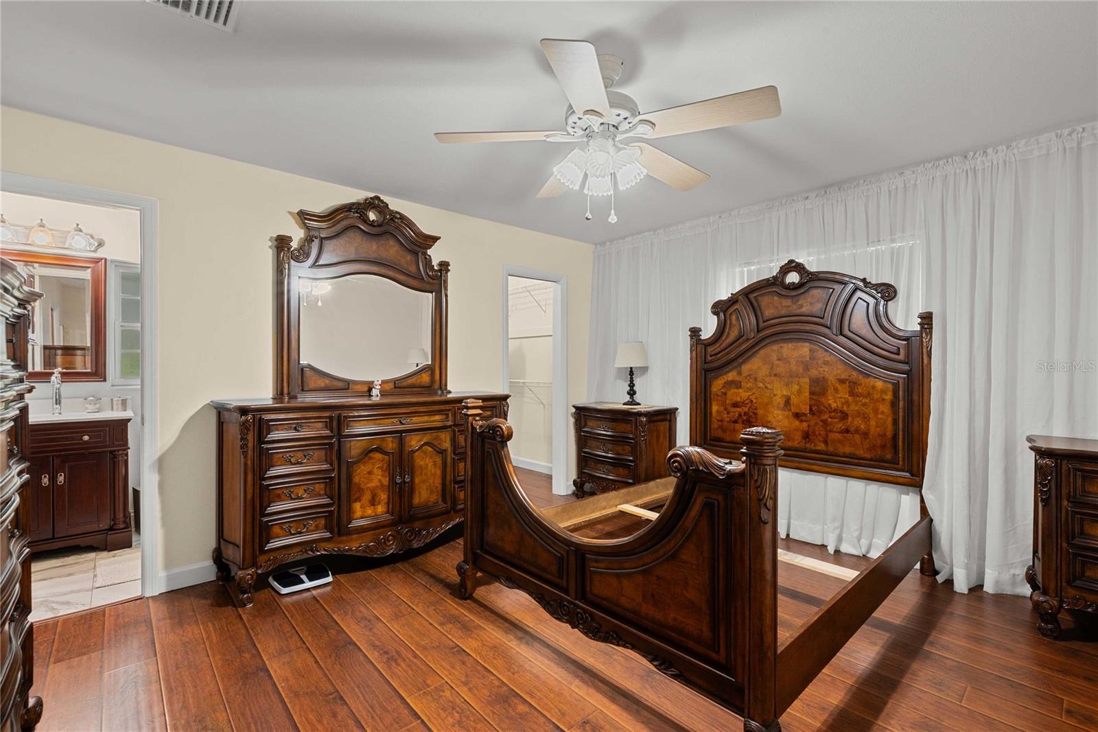 Listing photo id 18 for 2122 Ramblewood Lane