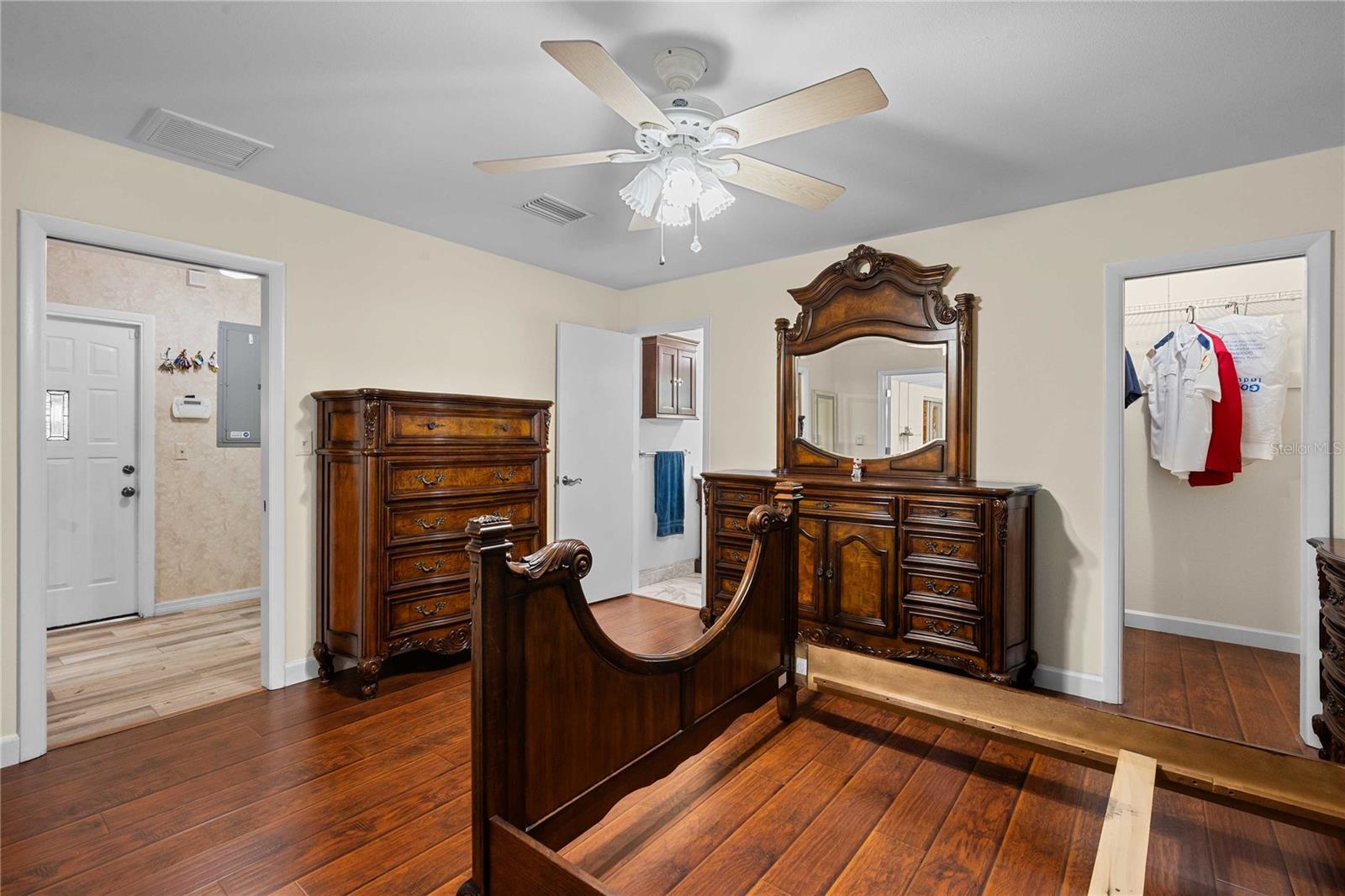 Listing photo id 19 for 2122 Ramblewood Lane