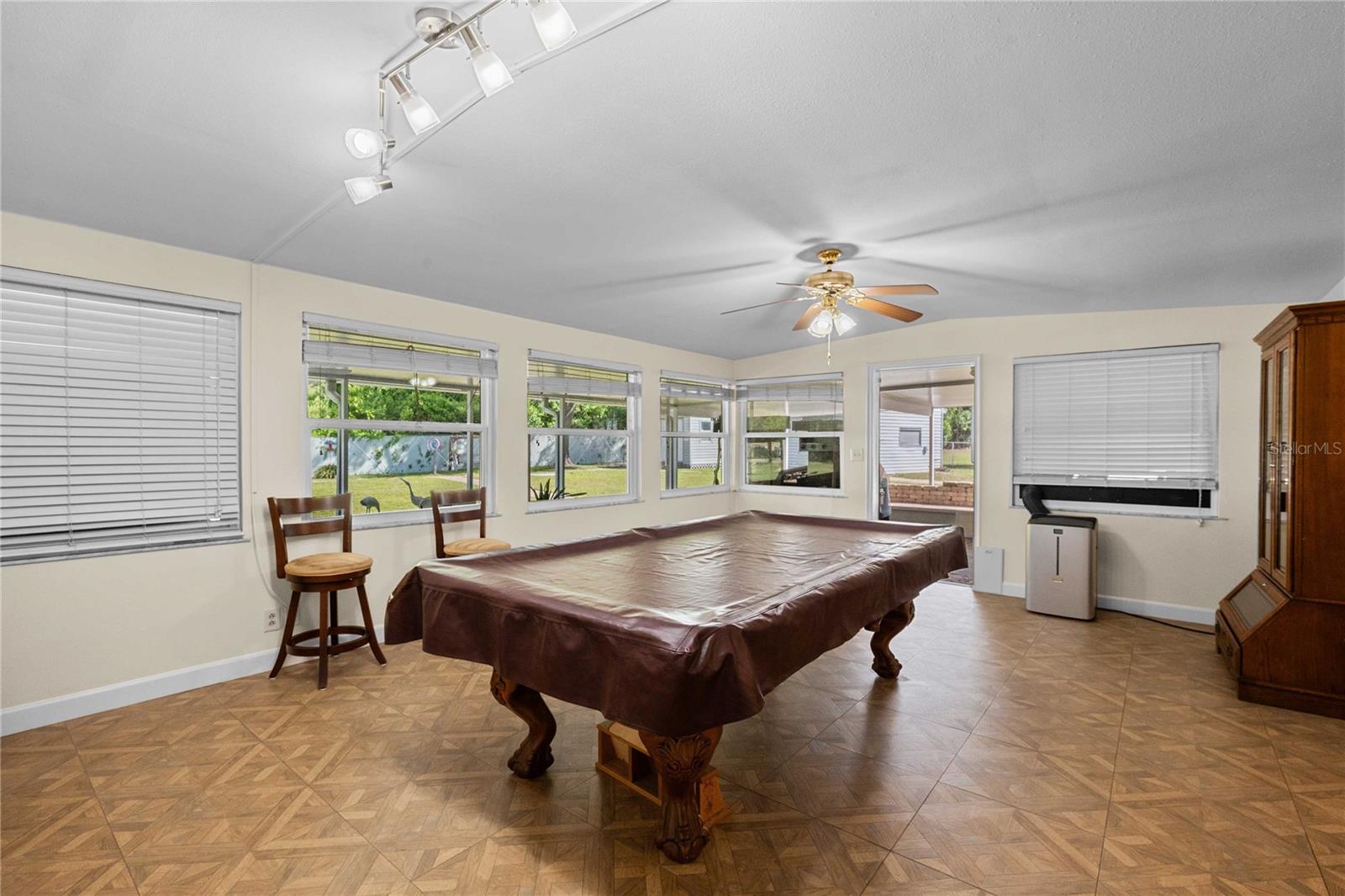 Listing photo id 23 for 2122 Ramblewood Lane