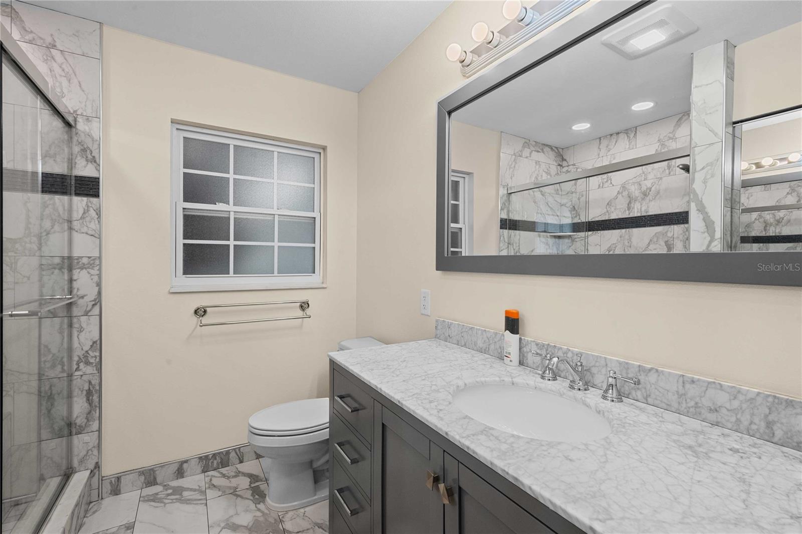 Listing photo id 25 for 2122 Ramblewood Lane