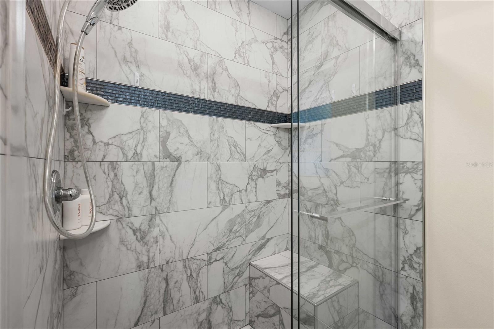 Listing photo id 26 for 2122 Ramblewood Lane