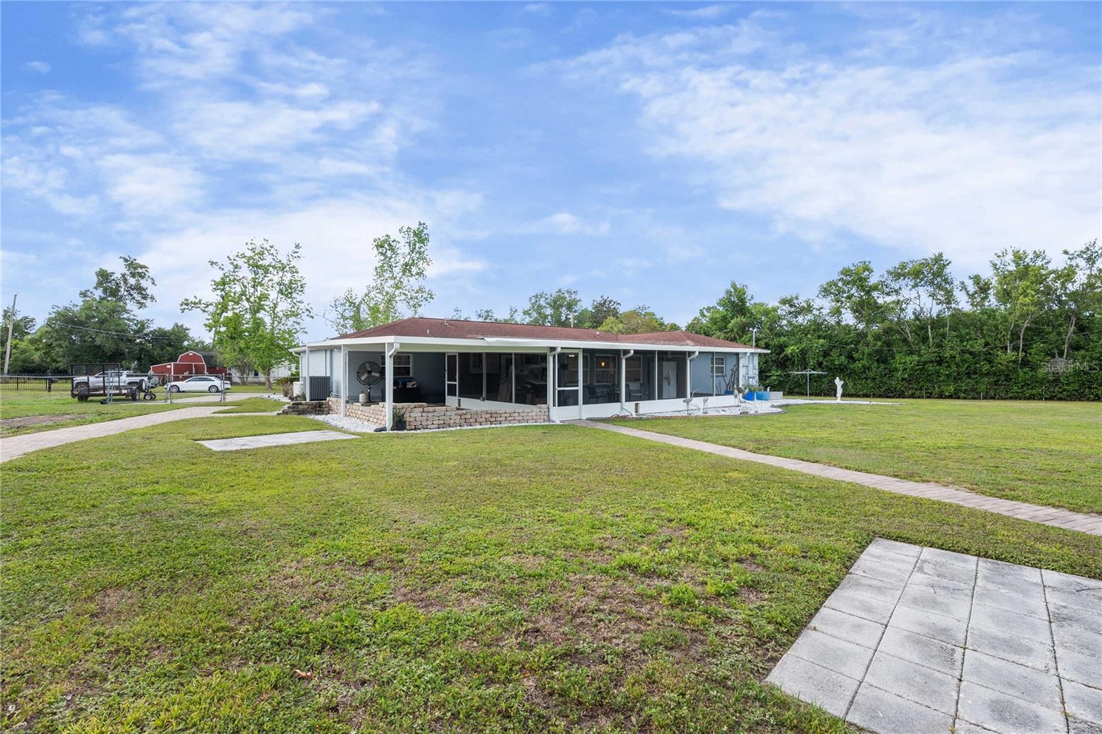 Listing photo id 34 for 2122 Ramblewood Lane