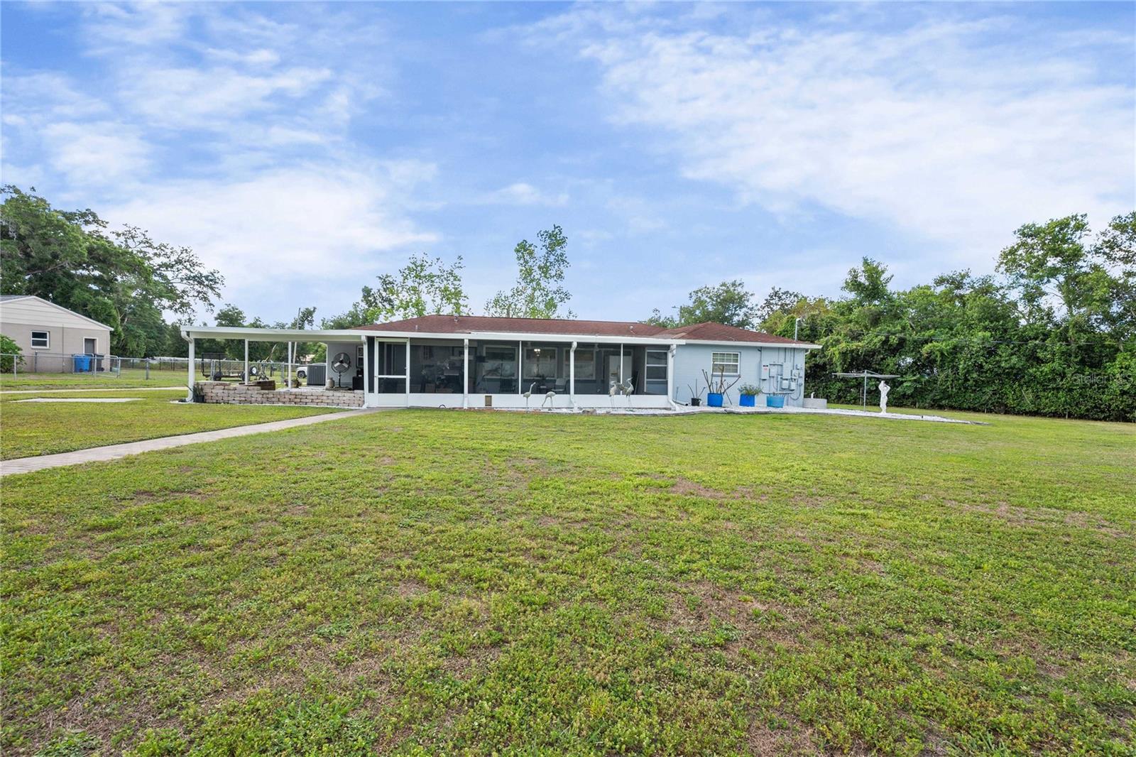 Listing photo id 35 for 2122 Ramblewood Lane