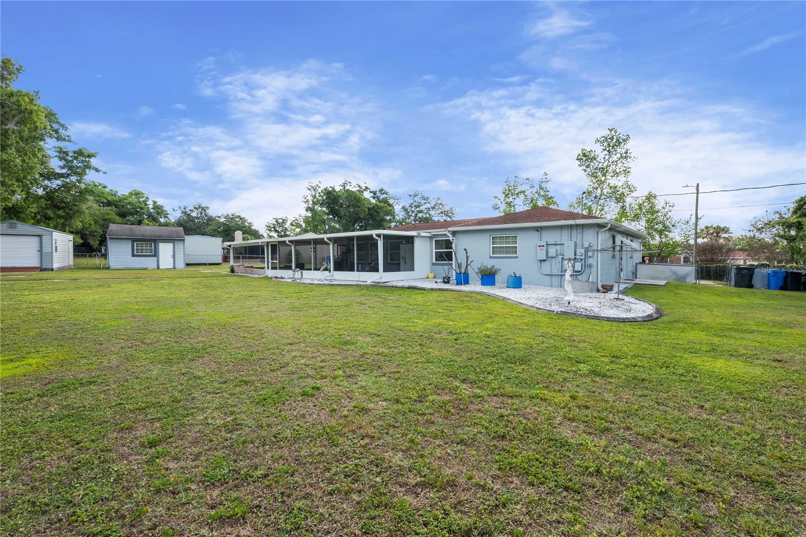 Listing photo id 36 for 2122 Ramblewood Lane