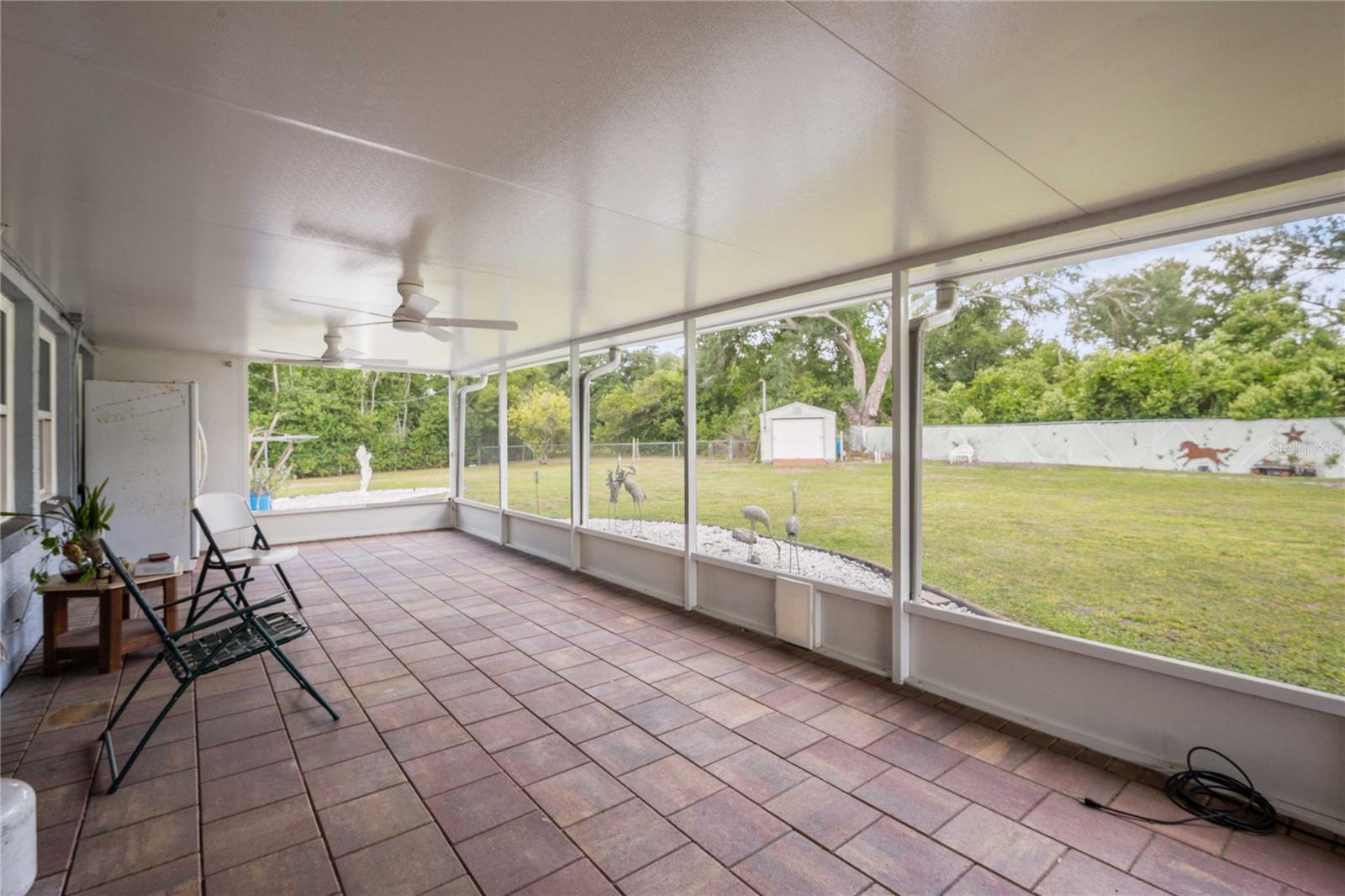 Listing photo id 2 for 2122 Ramblewood Lane