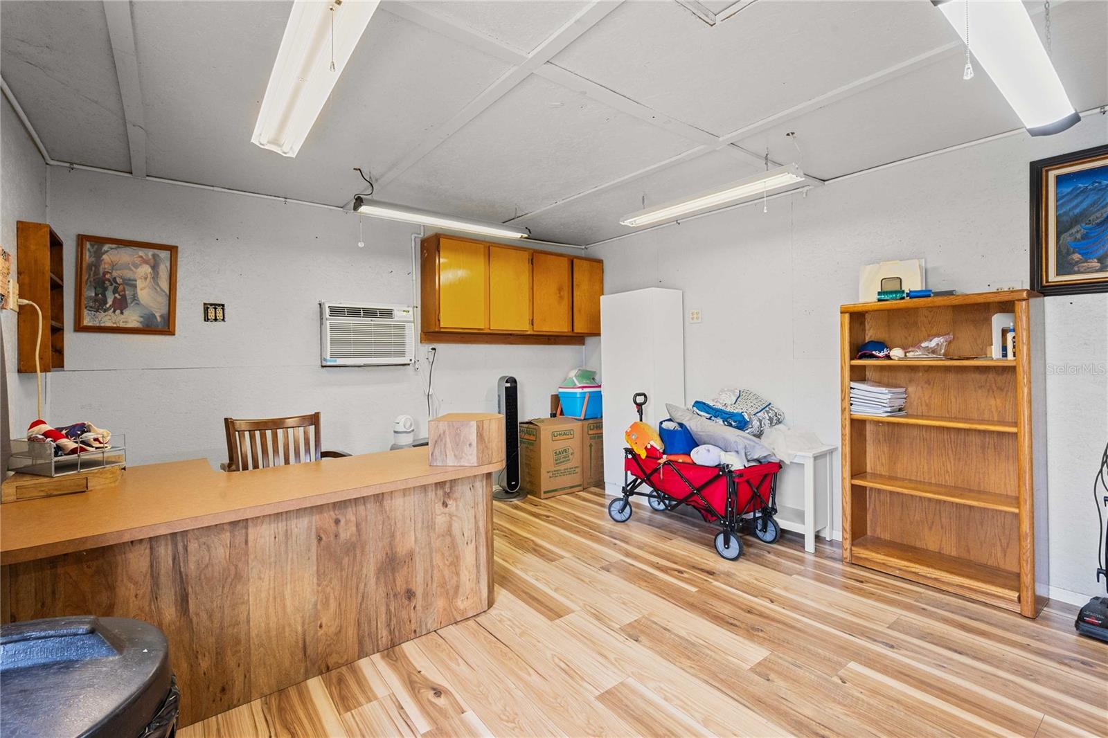 Listing photo id 38 for 2122 Ramblewood Lane