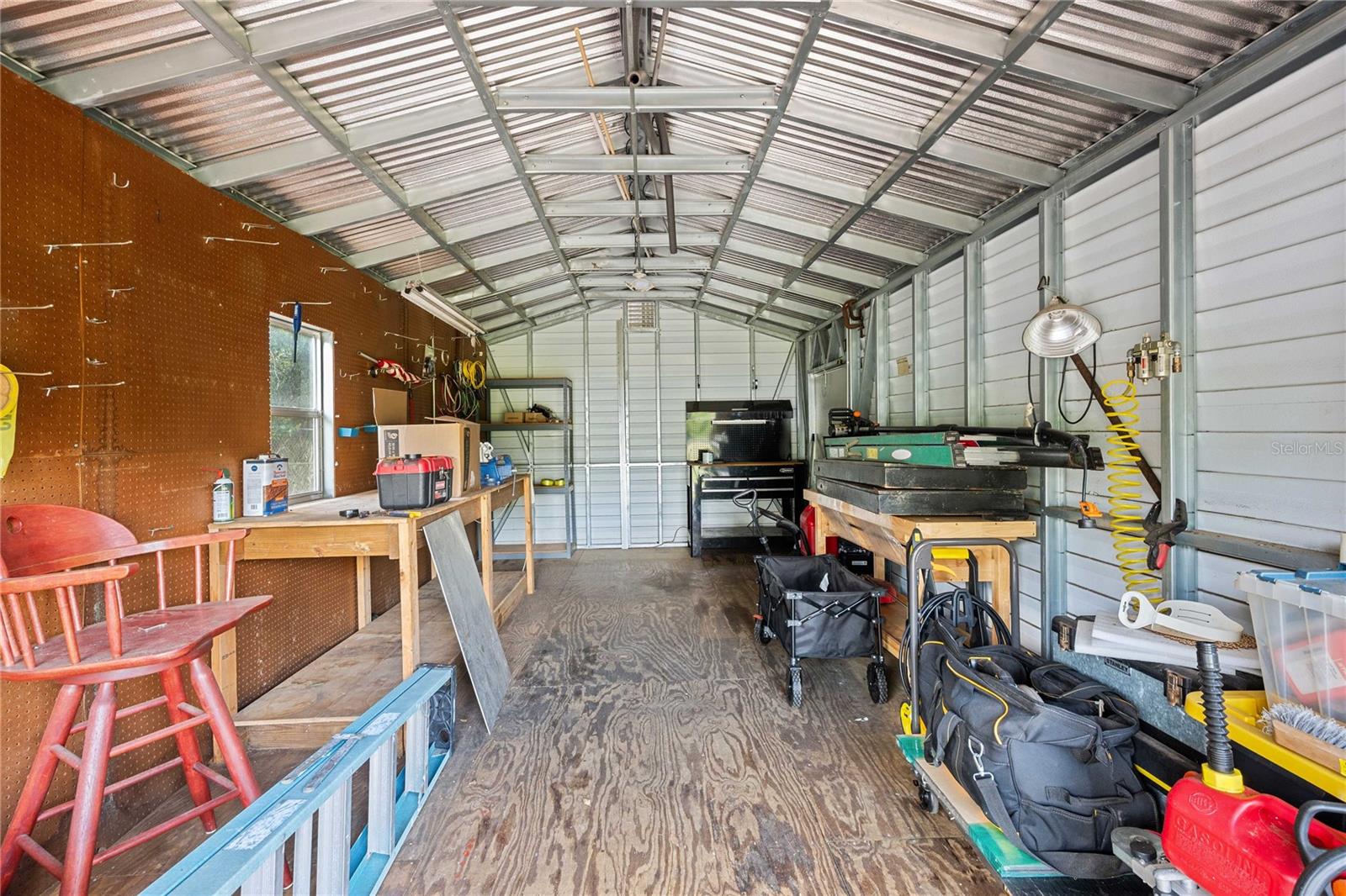 Listing photo id 39 for 2122 Ramblewood Lane