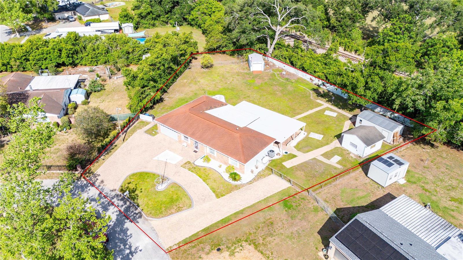 Listing photo id 45 for 2122 Ramblewood Lane