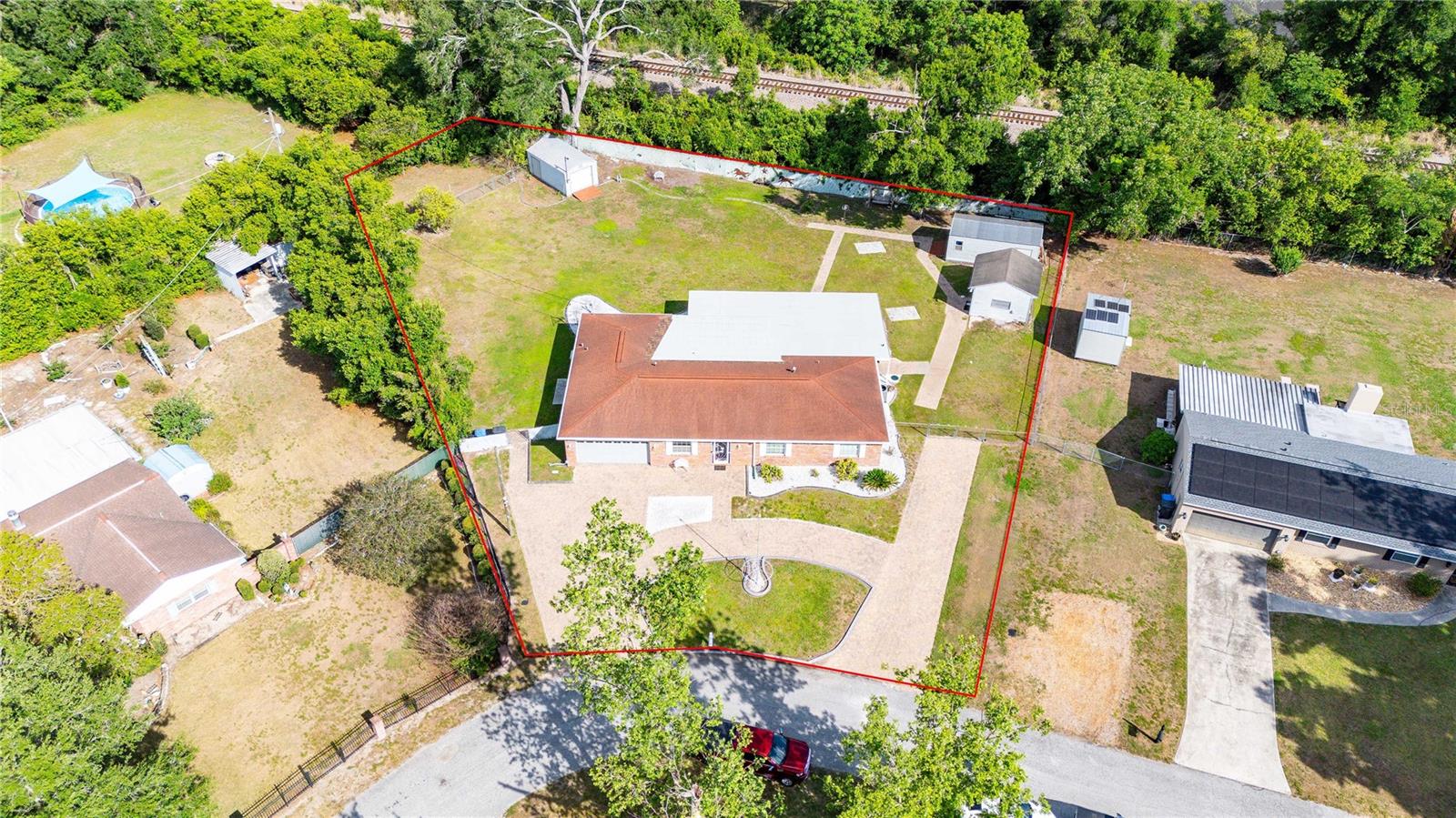 Listing photo id 3 for 2122 Ramblewood Lane