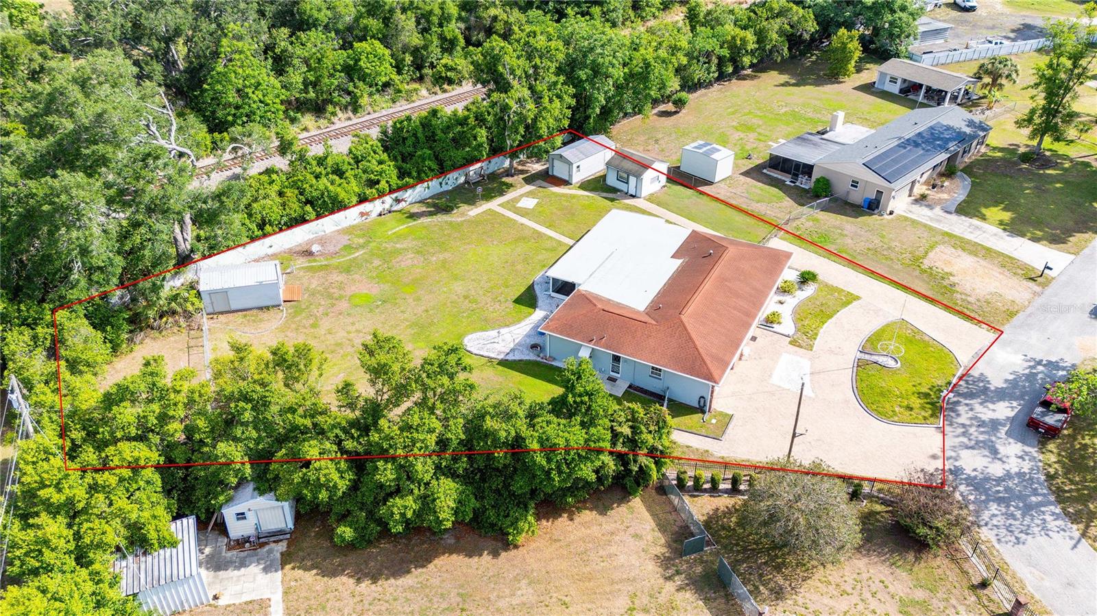 Listing photo id 53 for 2122 Ramblewood Lane