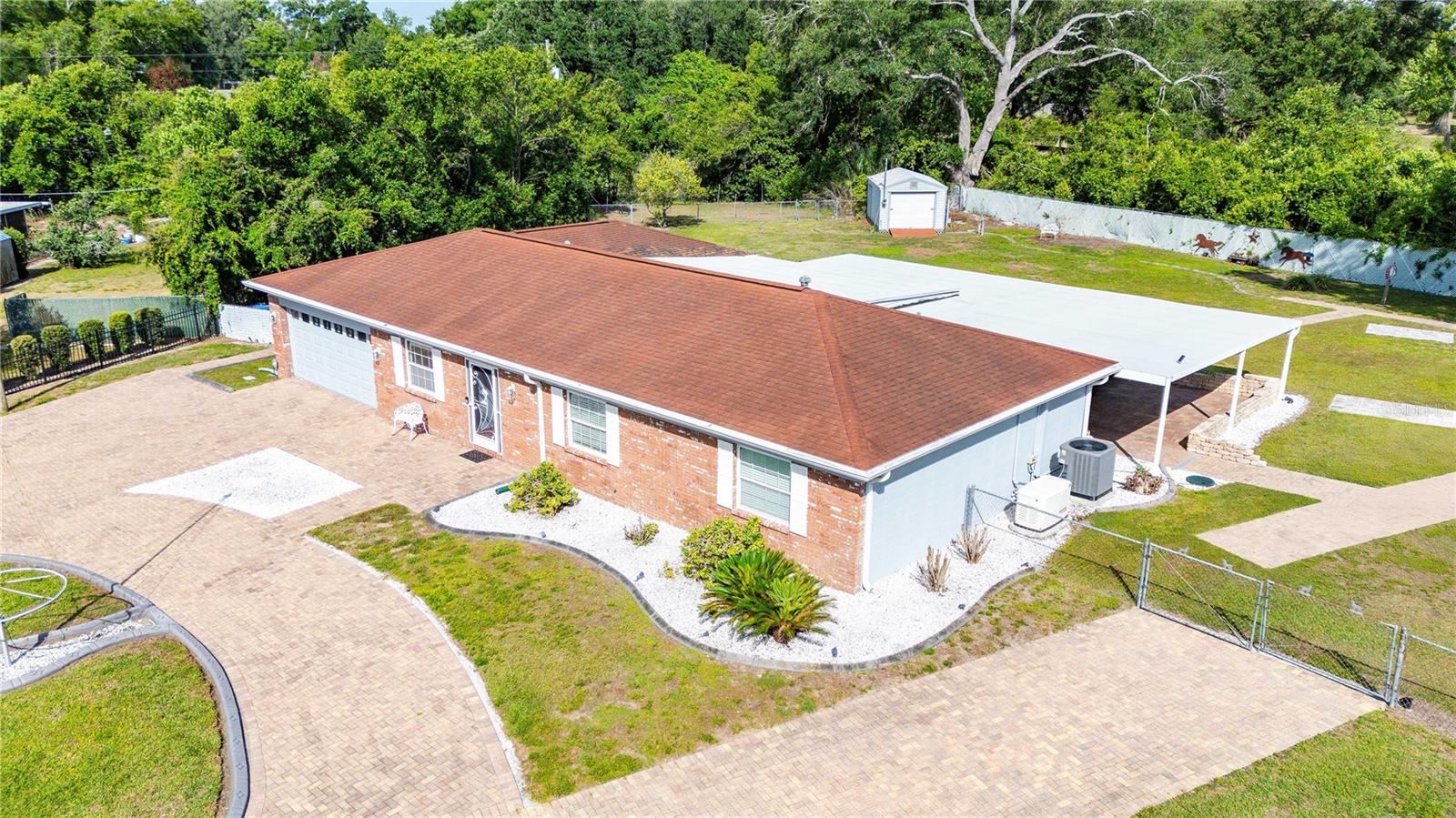 Listing photo id 55 for 2122 Ramblewood Lane