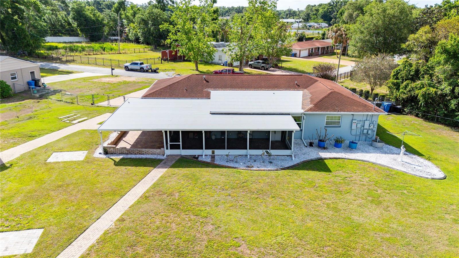 Listing photo id 56 for 2122 Ramblewood Lane