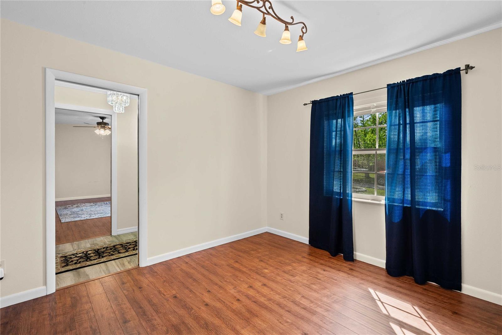 Listing photo id 6 for 2122 Ramblewood Lane