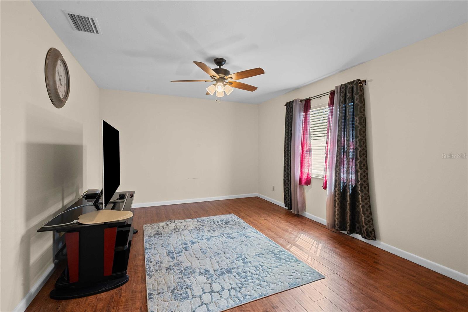 Listing photo id 7 for 2122 Ramblewood Lane