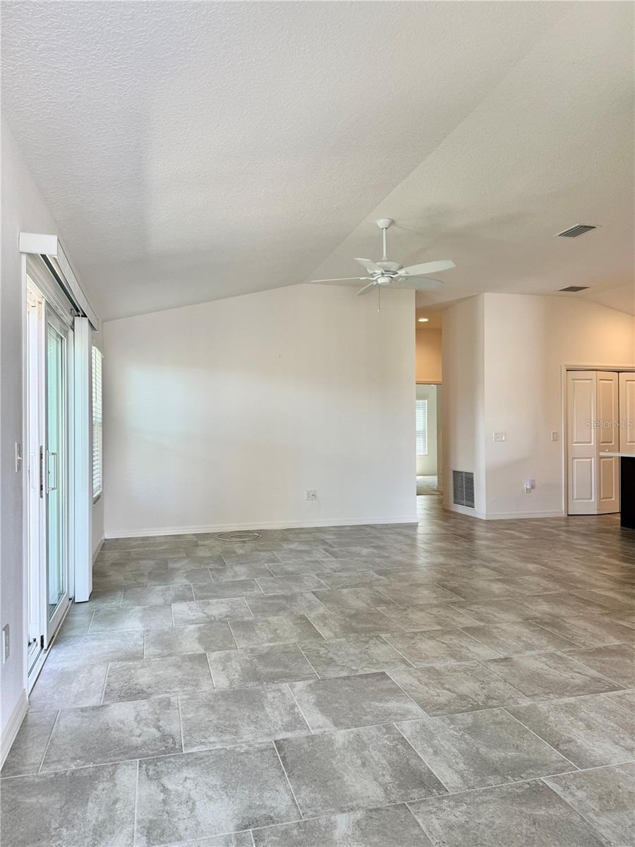 Image 4 of 24 For 5805 Valente Court