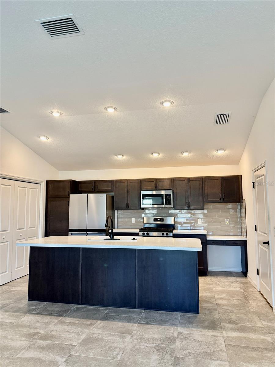 Image 6 of 24 For 5805 Valente Court
