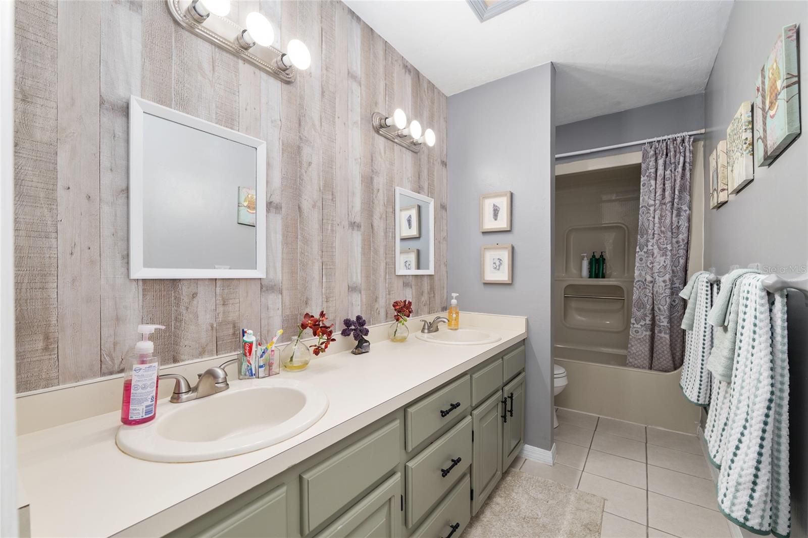 Image 41 of 100 For 4901 39th Court