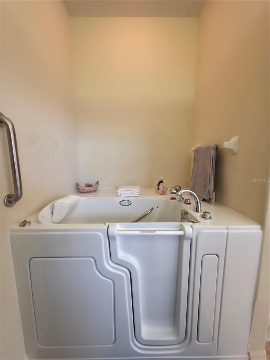 Image 18 of 47 For 4724 Sable Ridge Court