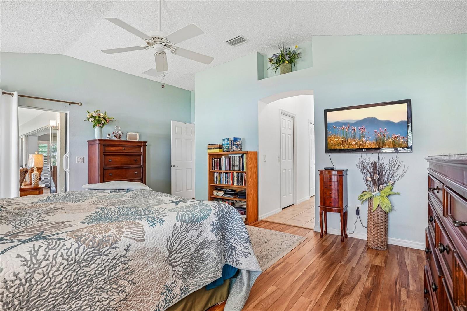 Image 22 of 62 For 2837 Grant Way