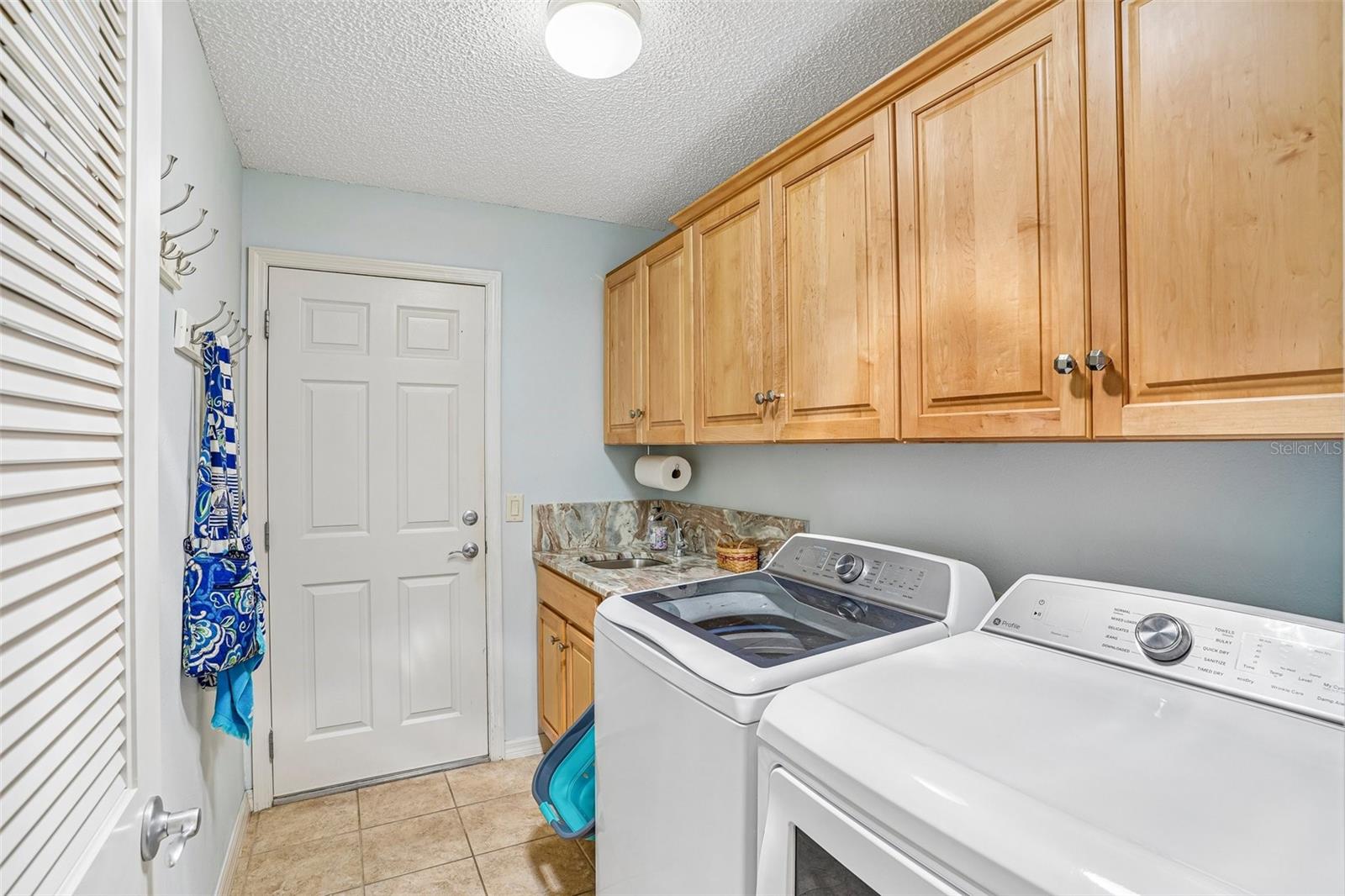 Image 37 of 62 For 2837 Grant Way