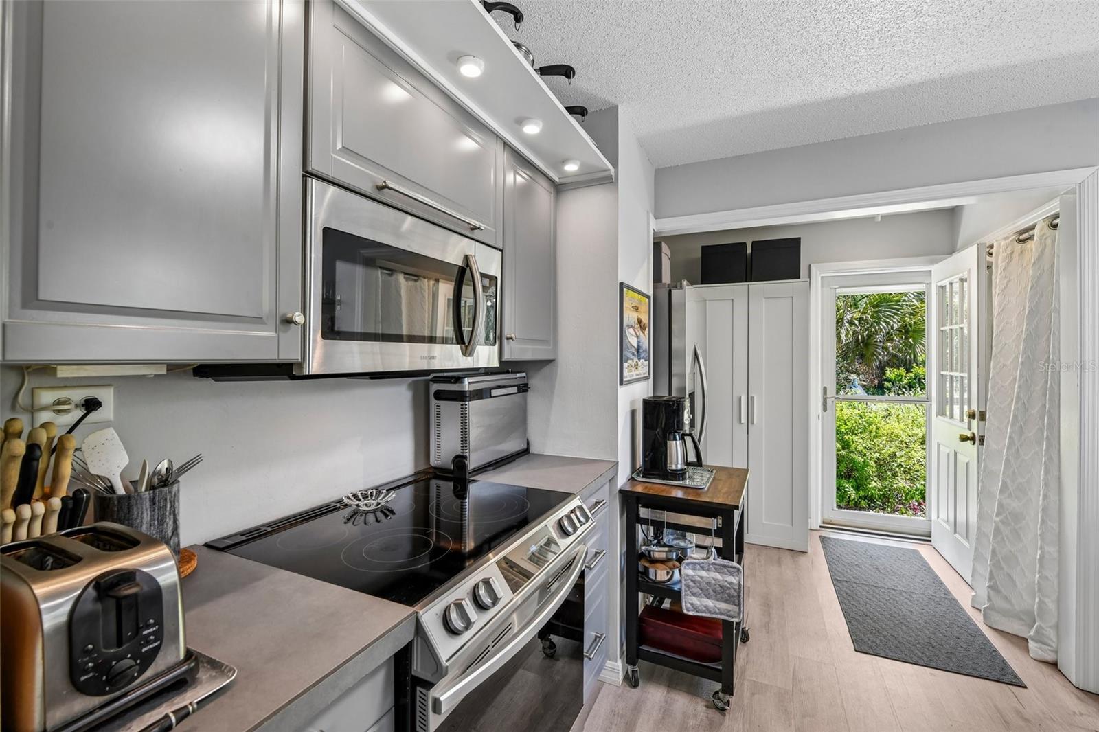 Image 23 of 45 For 1073 Central Street