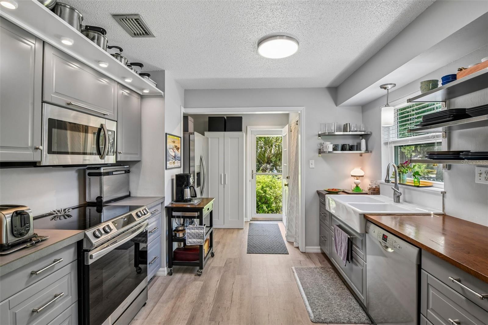 Image 24 of 45 For 1073 Central Street