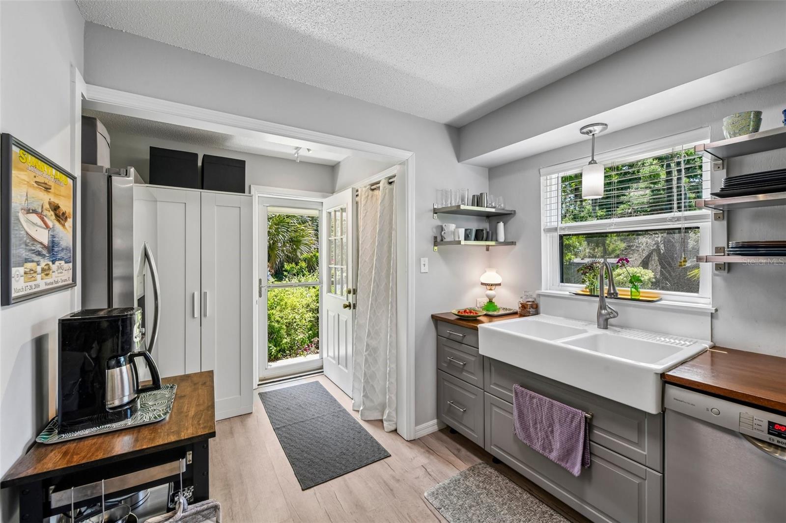 Image 25 of 45 For 1073 Central Street