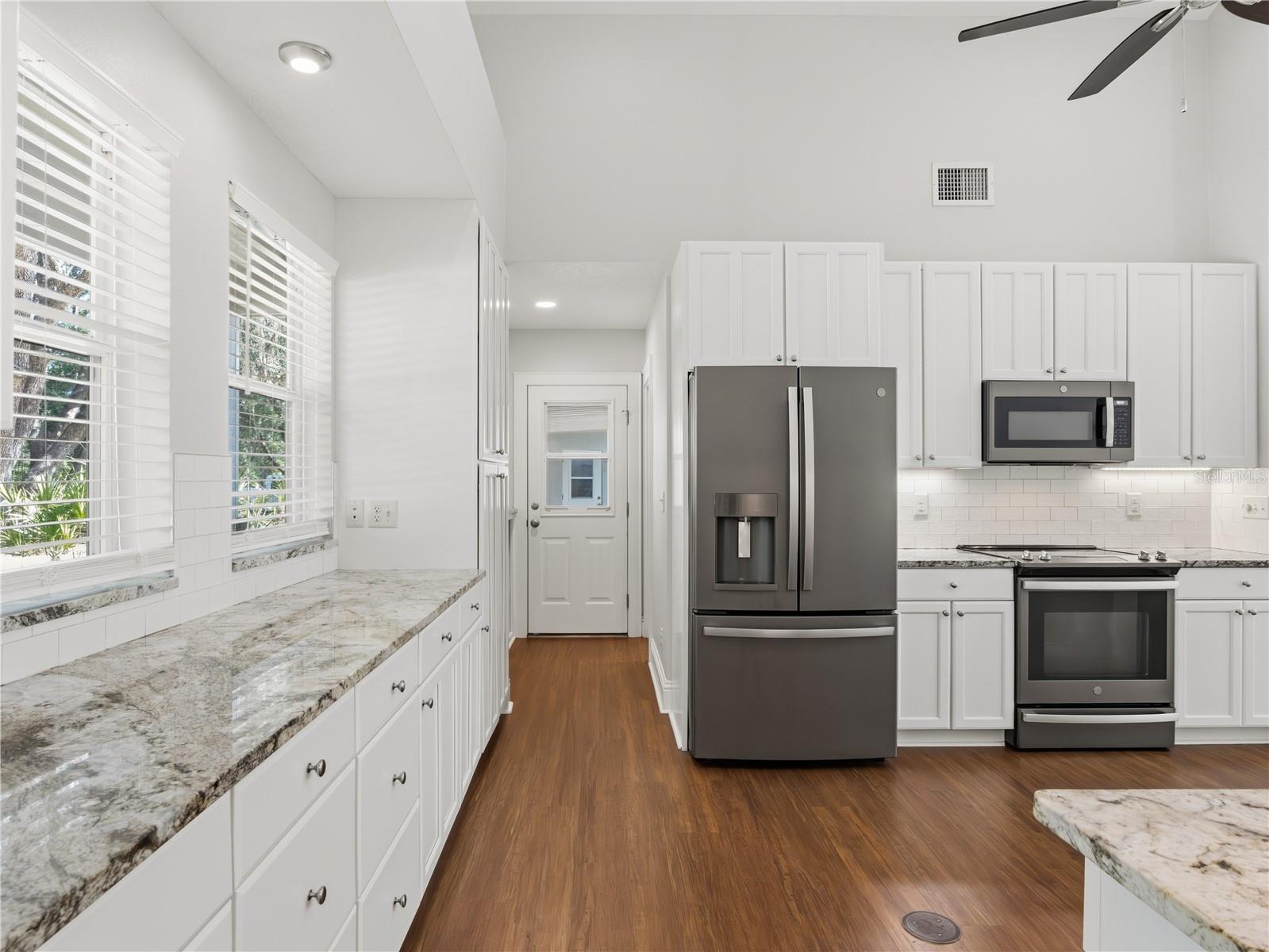 Image 12 of 56 For 6043 Lake Erie Road