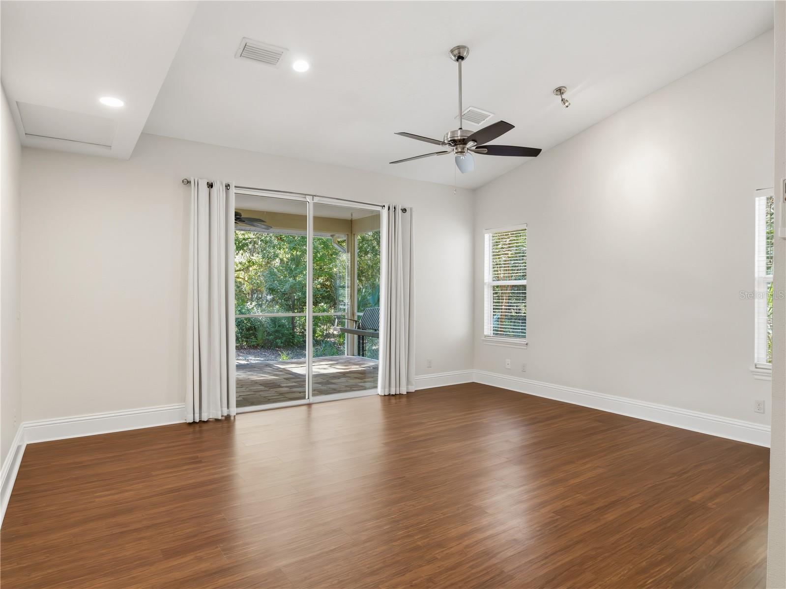 Image 18 of 56 For 6043 Lake Erie Road