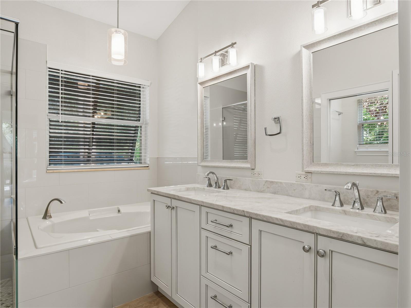 Image 20 of 56 For 6043 Lake Erie Road