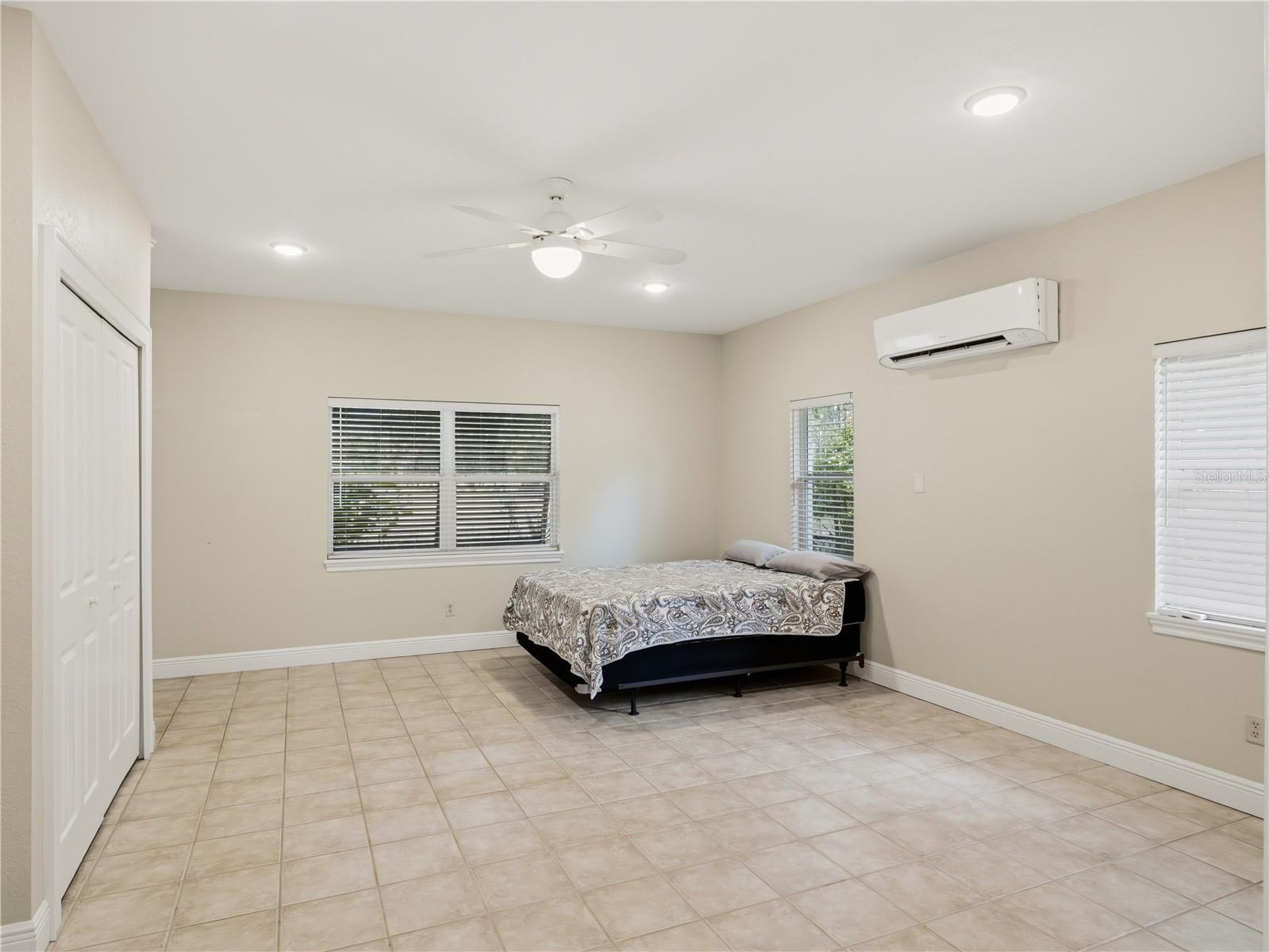 Image 38 of 56 For 6043 Lake Erie Road