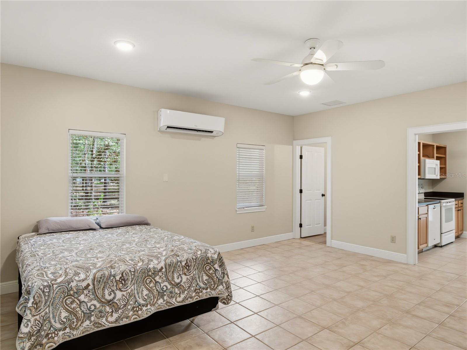 Image 39 of 56 For 6043 Lake Erie Road