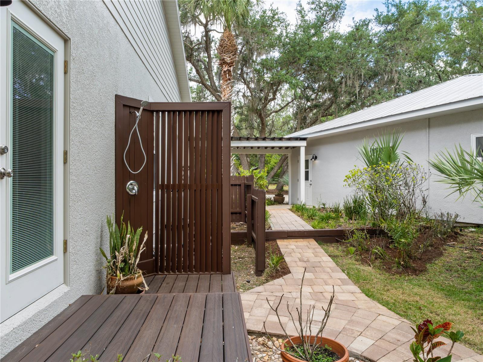 Image 42 of 56 For 6043 Lake Erie Road